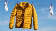 Come ravvivare un piumino dopo il lavaggio: un trucco collaudato che ti aiuterà quando il capo si è raggrinzito