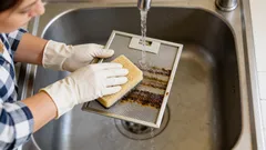 La cappa aspirante tornerà come nuova in 15 minuti. Ecco come pulirla senza costosi prodotti chimici.