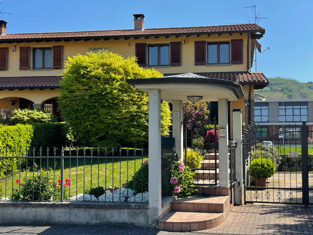 Broni (PV) Via Padania Villa con giardino  Rif. 682