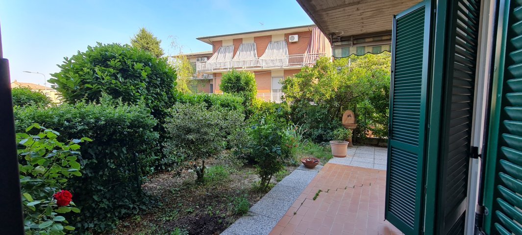 Stradella (PV) Via De Amicis Via Parea VENDITA  Appartamento Trilocale con giardino Rif.706